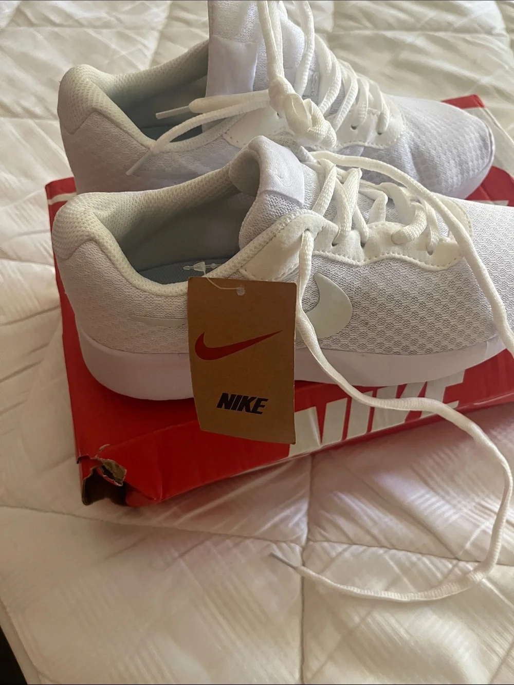 Nike Women's White Mesh Lightweight Sneakers